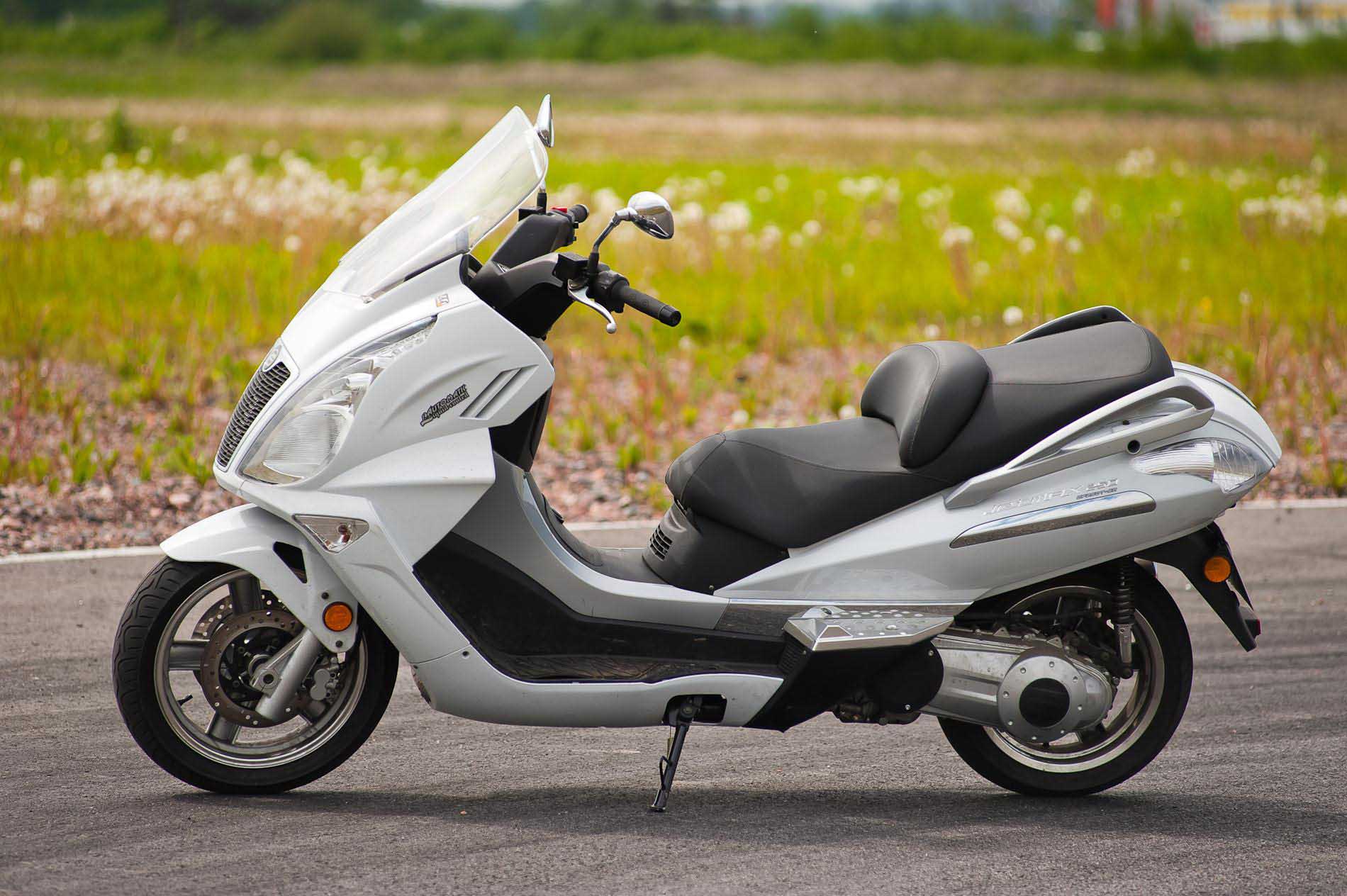 Скутер больше 50. CFMOTO Jet Max (cf250t-6a). Скутер Honda CF 250. CF Moto скутер 250. Suzuki 500 кубов скутер.