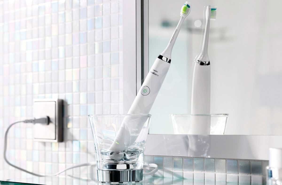 Можно ли чистить зубы с брекетами электрической щеткой?