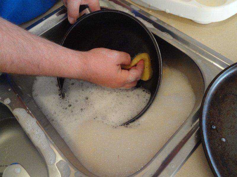 Как очистить крышку мультиварки от жира внутри в домашних условиях