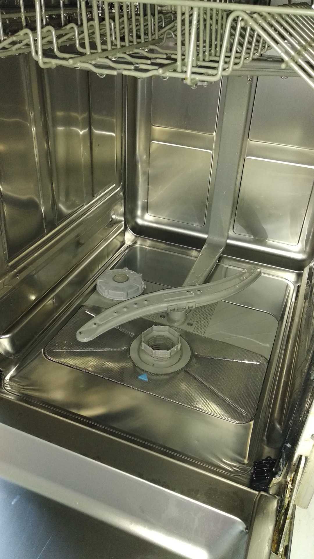 Почему плохо моет посудомойка. Бош спс25фв13р посудомоечная. Посудомоечная машина бош внутри. Посудомойка Кенвуд 611. Bosch белая резинка в посудомойке.