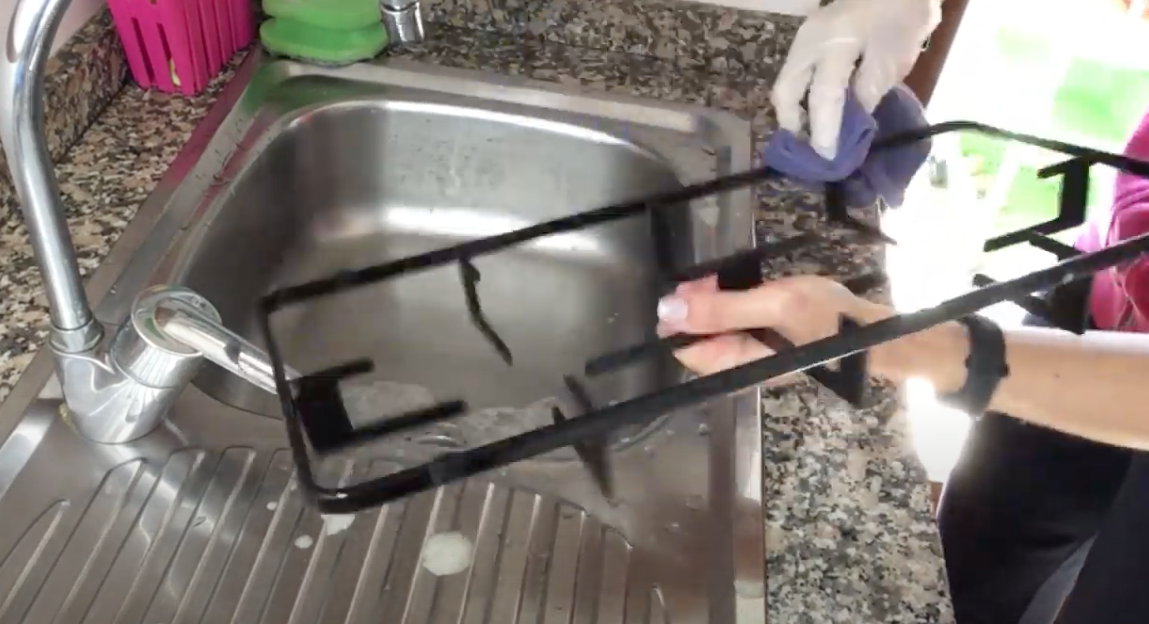 Как отмыть духовку от нагара и старого жира внутри в домашних условиях