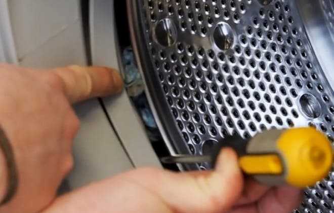 Как вытащить застрявшие предметы из стиральной машины?