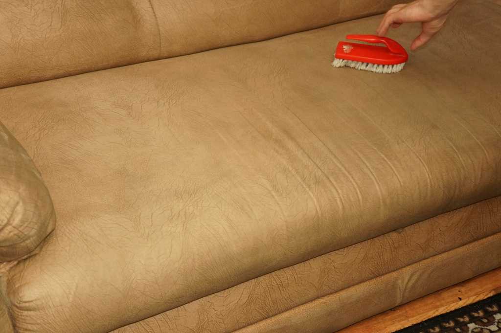 Как чистить мебель, диваны, ковры пароочистителем?
