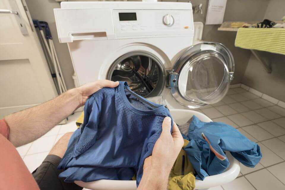 Причины того, что стиральная машина рвет белье и что делать при этом