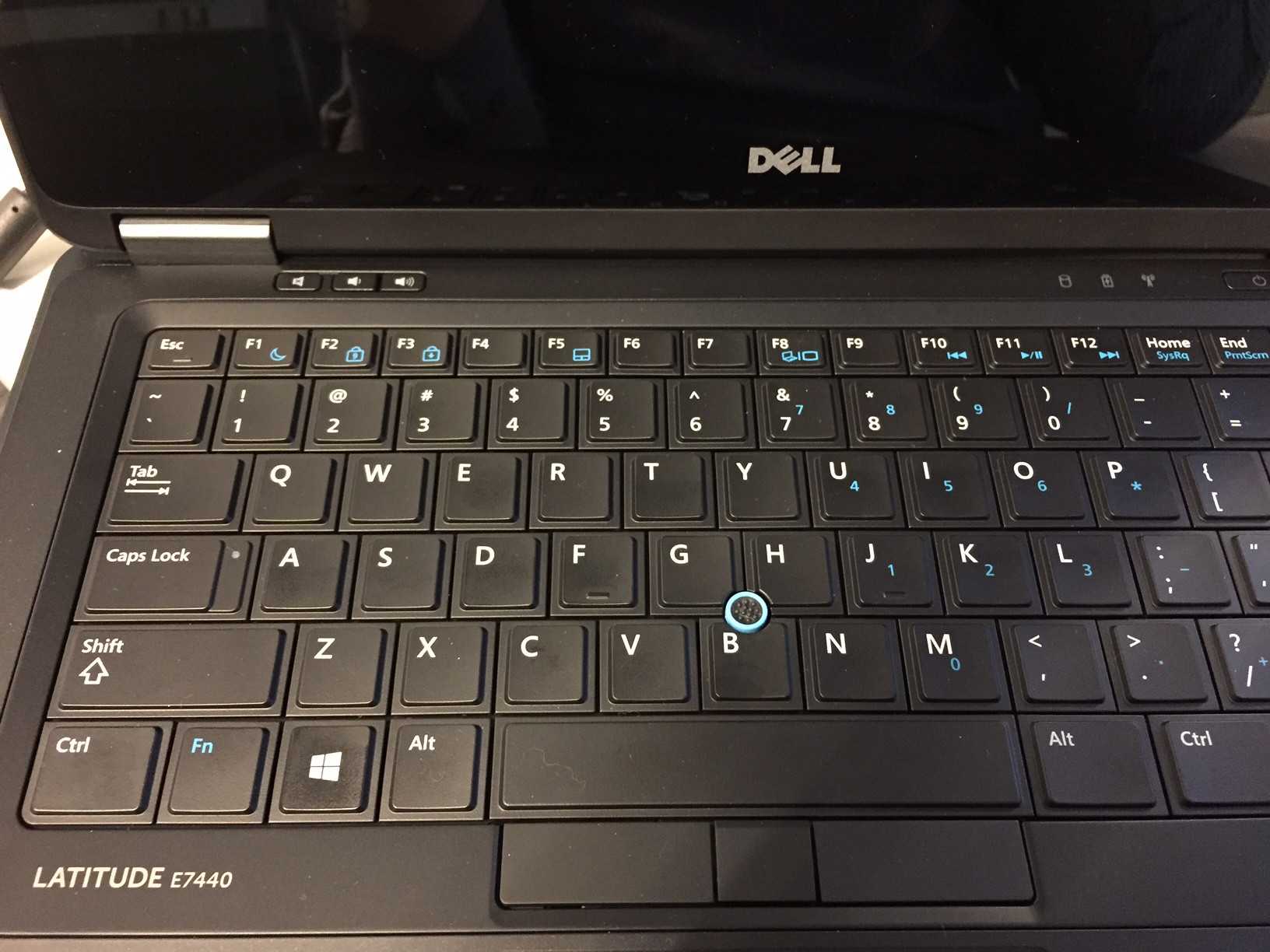 Design - The Dell Latitude 13 7390 2-in-1 Review