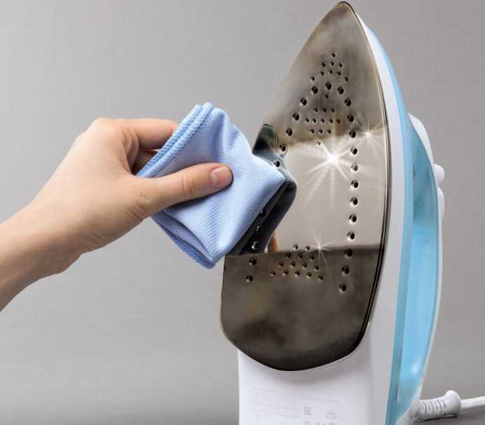 Как почистить подошву утюга с керамическим покрытием: чем удалить нагар в домашних условиях