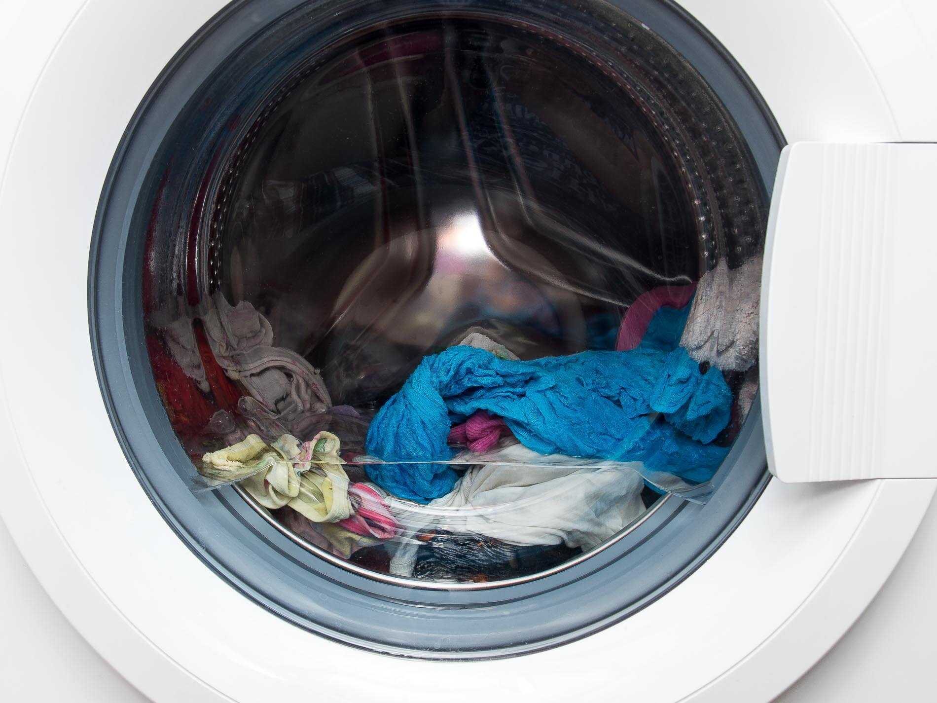 Причины, почему стиральная машина не отжимает белье