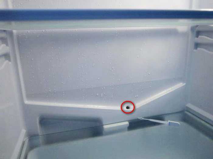 Как прочистить дренажное отверстие в холодильнике индезит?