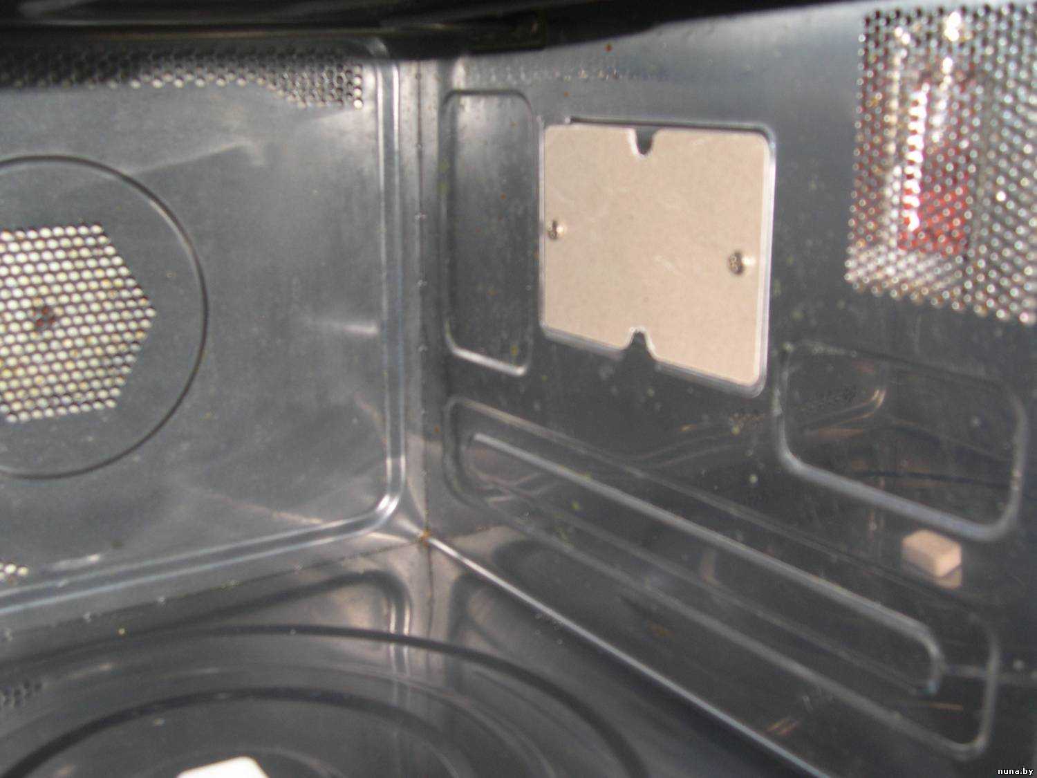 В микроволновке прогорела слюдяная пластина: чем ее заменить?